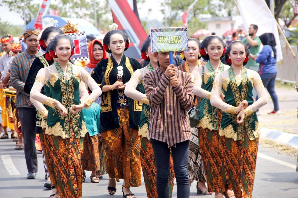 Pawai Budaya Kotalama Malang 2025: Perpaduan Adat Jawa dan Madura