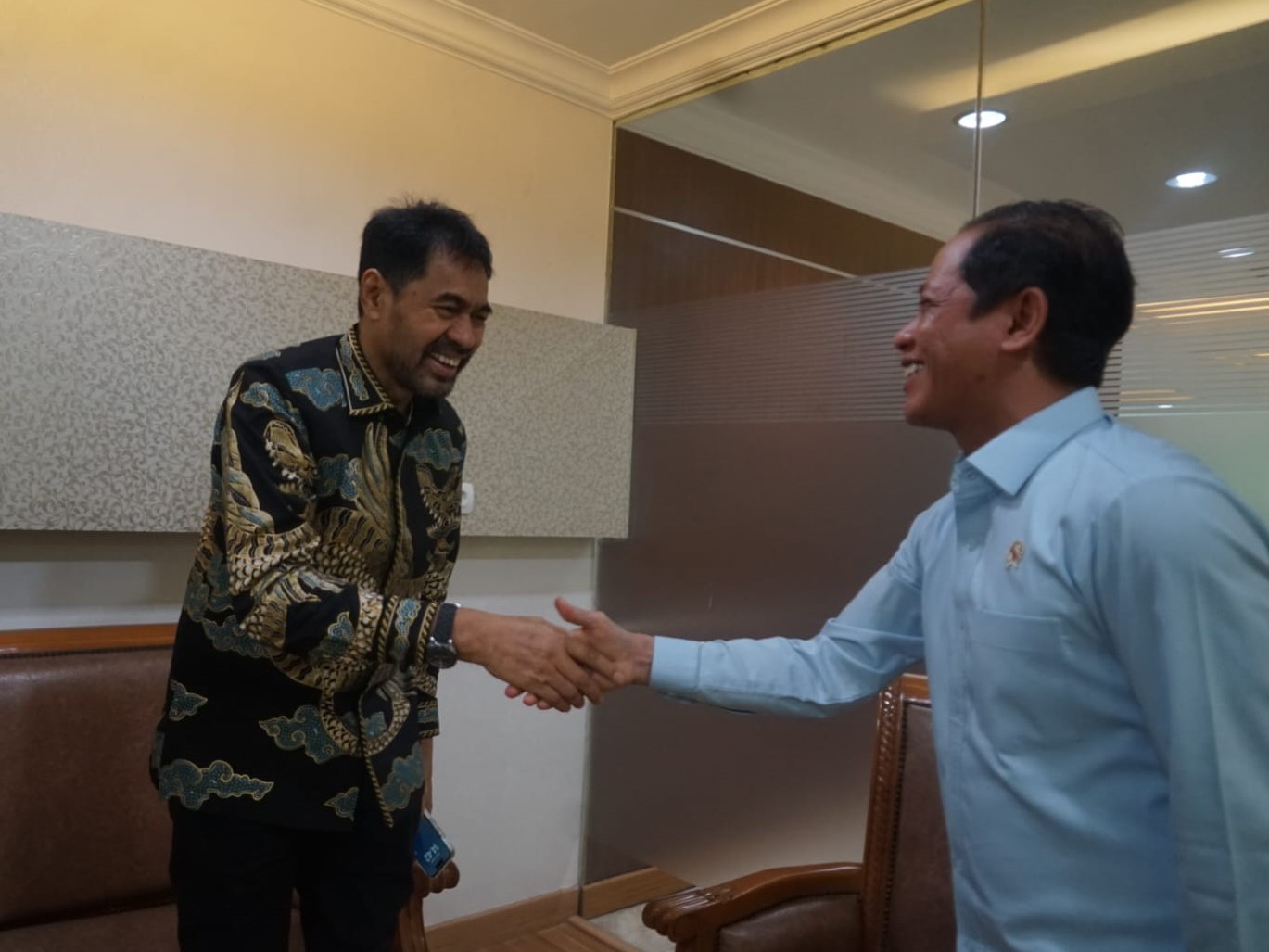 Mualem Bahas Dana Abadi Kombatan dan Konservasi Satwa Bersama Menteri LH